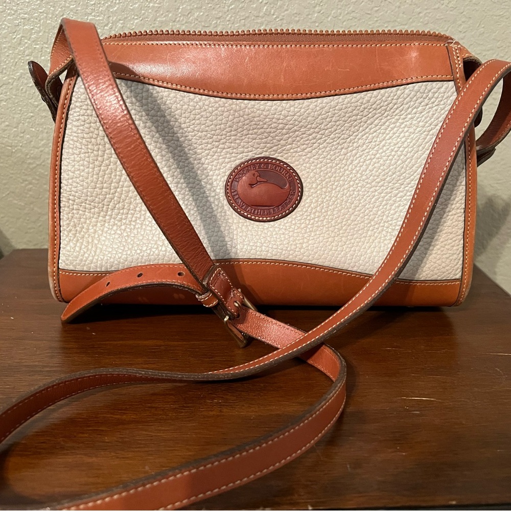 Dooney & Bourke crossbody purse. Light wear, great condition!